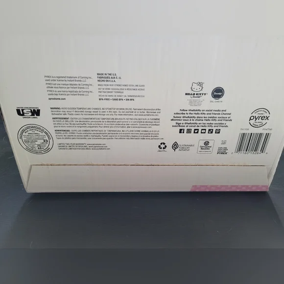 Hello Kitty Pyrex (10 piece exclusive) - Picture 4 of 7